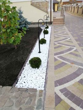 flpinarii-klumby-landshaftne-osvitlennya